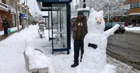 Headington snowman flags a bus; photographer SirPeter [www.oxforddailyphoto.blogspot.com]