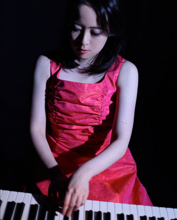 Daily Info: Oxford Proms 2011 - Mami Shikimori playing piano
