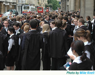 Oxford University students outside Examination Schools, High Street. Photo by Mike Knell: www.flickr.com/photos/30523851@N00/20679521