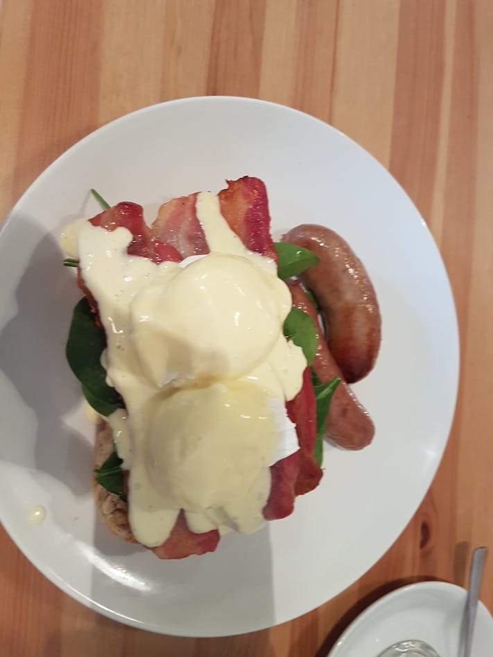 Bannister's Cafe drinks Eggs Benedict