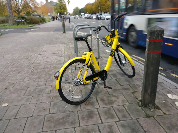An ofoBike three-speed on Cowley Road